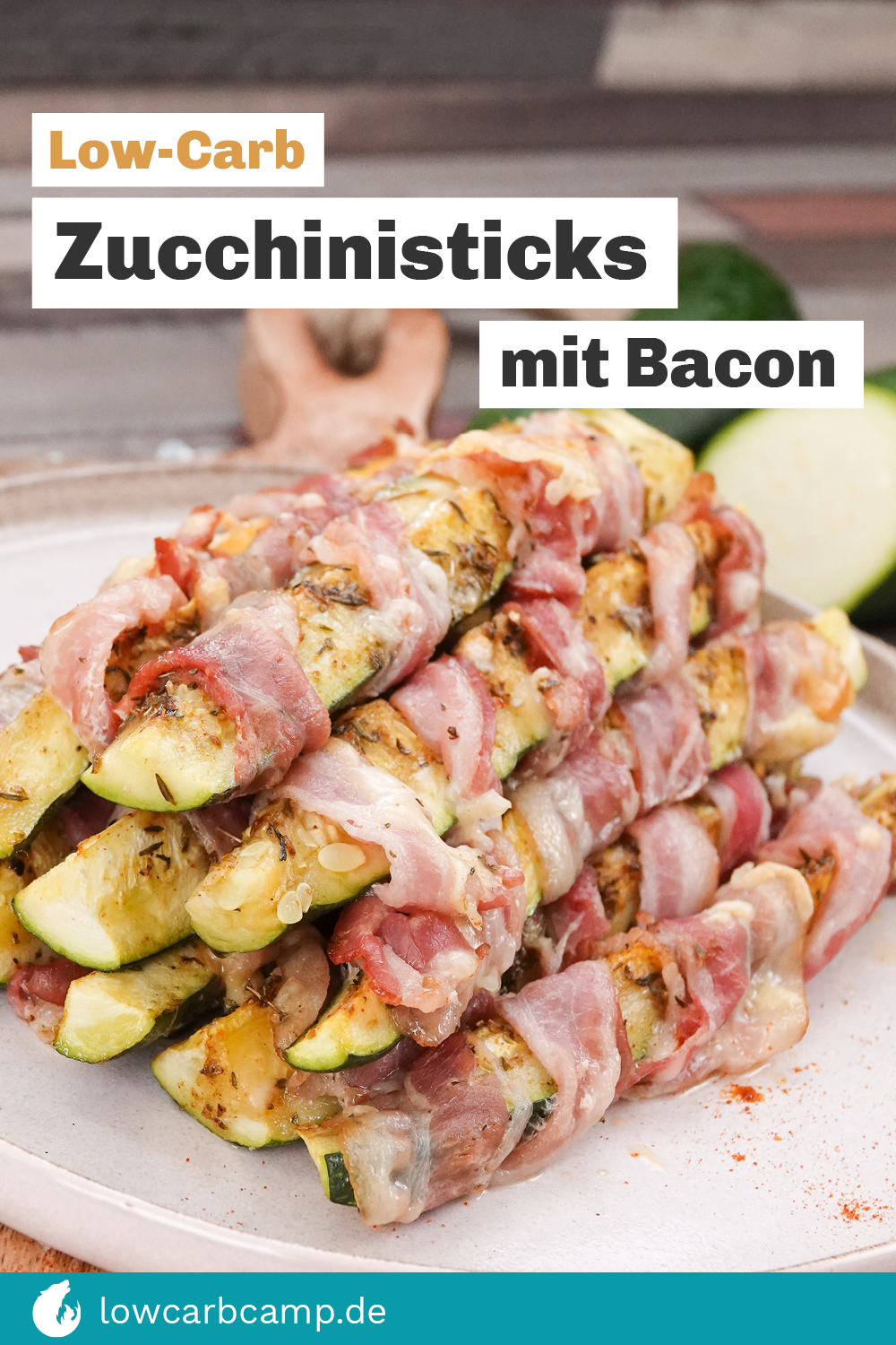 Low-Carb Zucchinisticks mit Bacon