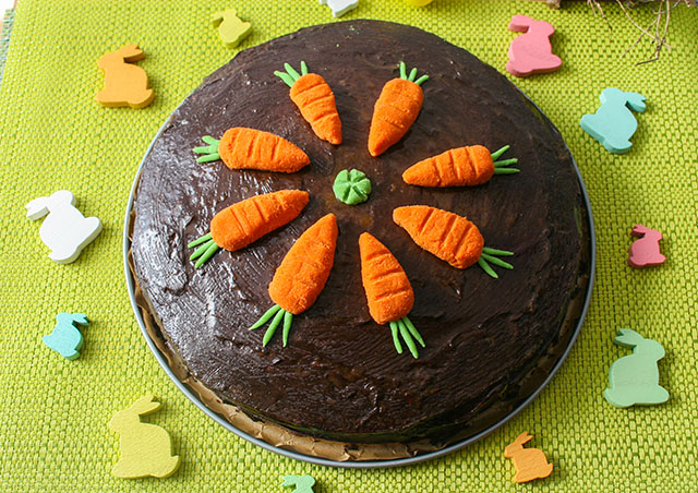 Karottenkuchen Low-Carb mit Schokolade und Pistazien